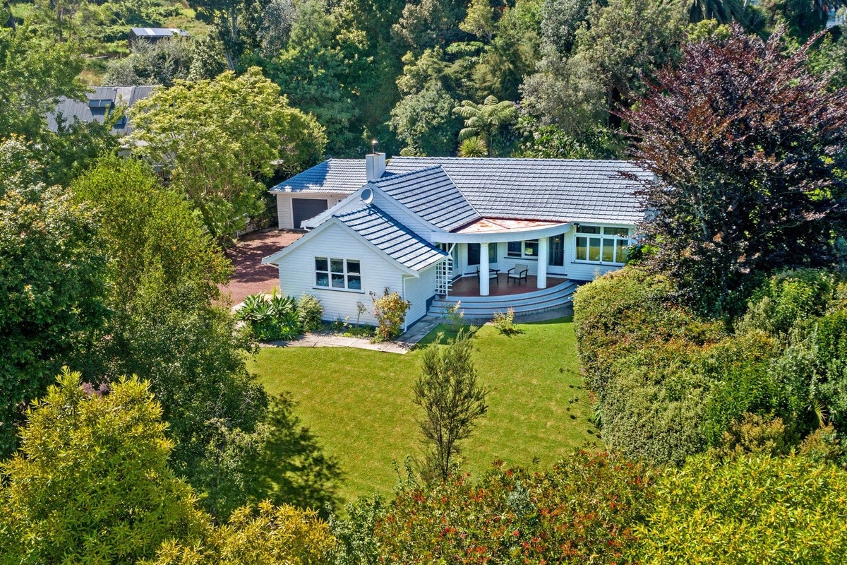 11 Stanford Crescent, Whataupoko, Gisborne - Carousel 1