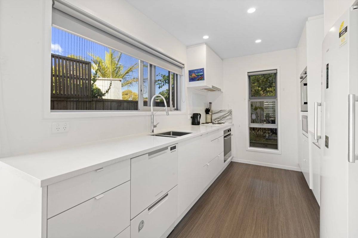 6A Sullivan Avenue, Mangere Bridge, Auckland - Carousel 2
