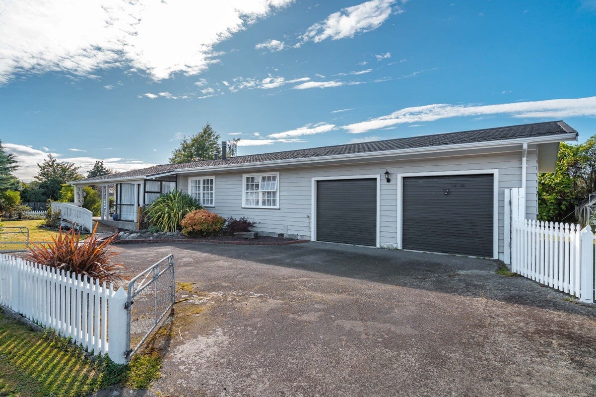 20 Stout Street, Masterton - Carousel 1
