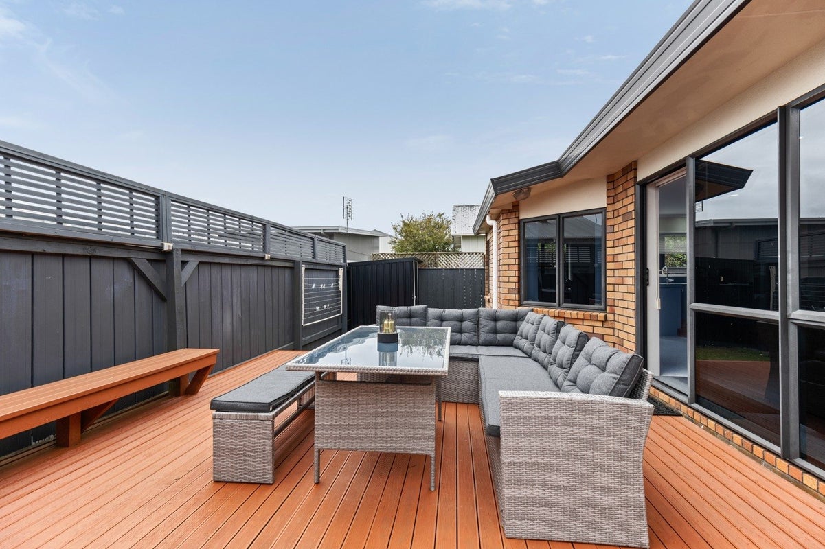 2/213 Coronation Avenue, Welbourn, New Plymouth - Carousel 2