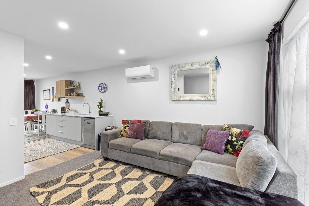 33 Te Ara o Papatahi, Wainuiomata, Lower Hutt - Carousel 2