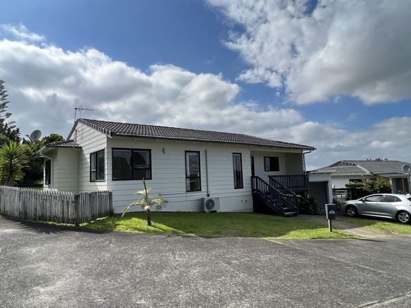 1/55 Chivalry Road, Glenfield, Auckland - Carousel 1