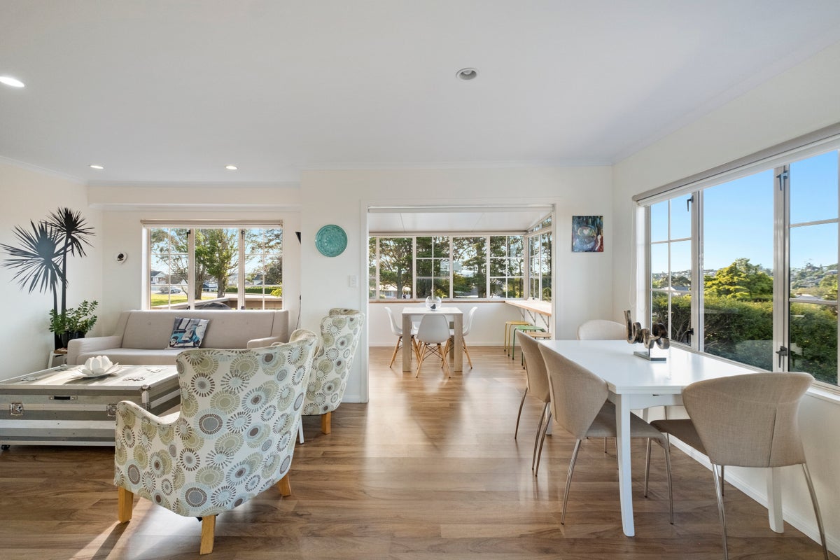1/10 Minerva Terrace, Howick, Auckland - Carousel 2