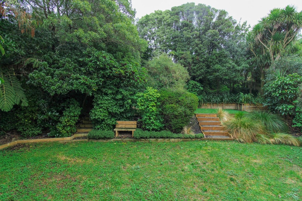 35 Farm Road, Northland, Wellington - Carousel 26
