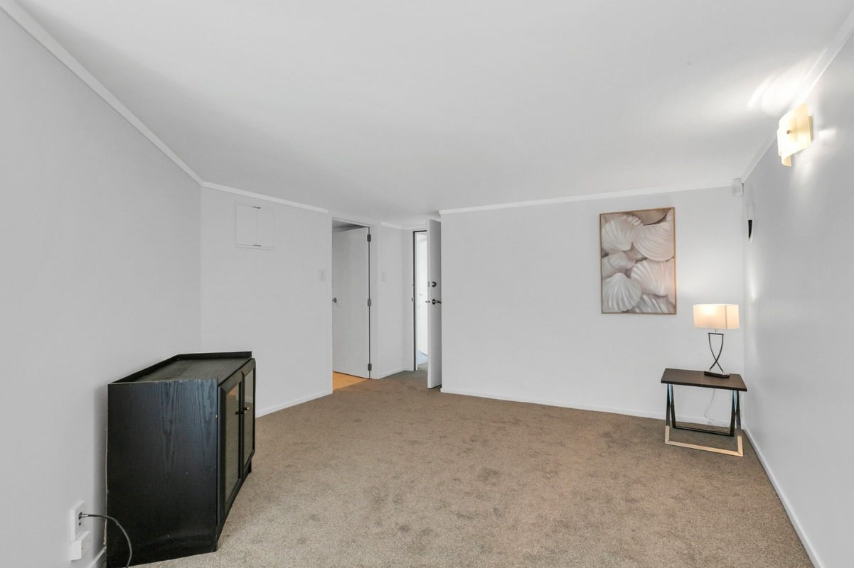 16 Royal View Road, Te Atatu South, Auckland - Carousel 2