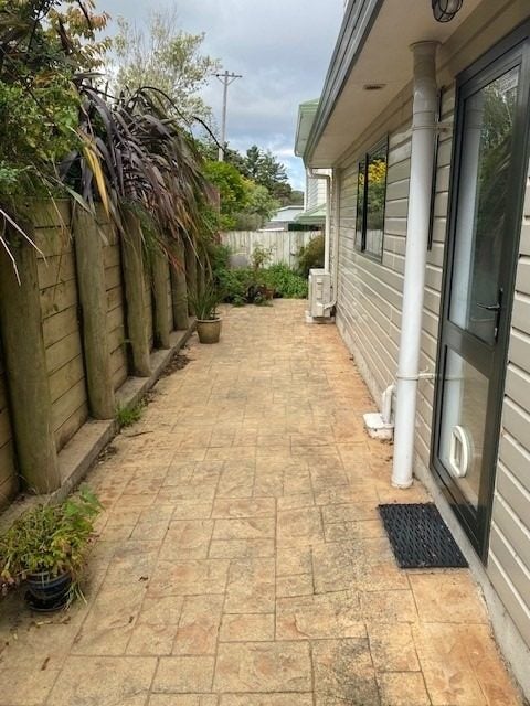 3A Duncan Street, Tawa, Wellington - Carousel 24