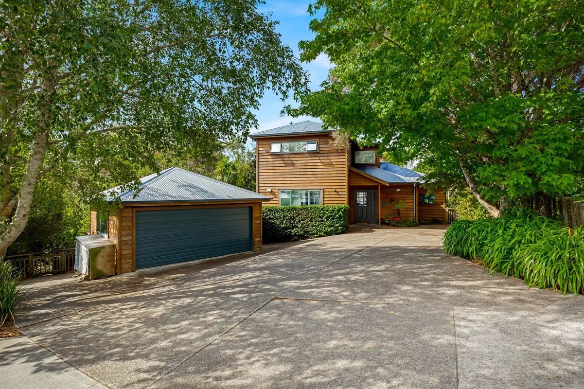 4A Pounamu Avenue, Greenhithe, Auckland - Carousel 1