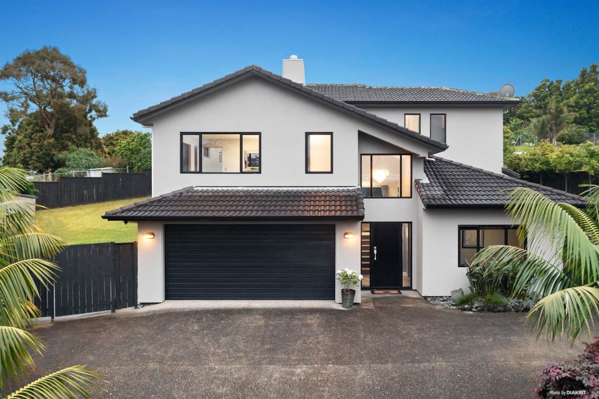 38 Gibbston Crescent, Flat Bush, Auckland - Carousel 2