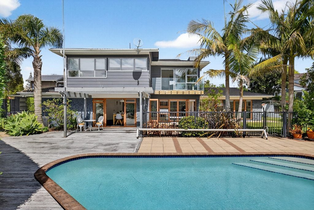 14 Davita Place, Farm Cove, Manukau City, Auckland - Carousel 1