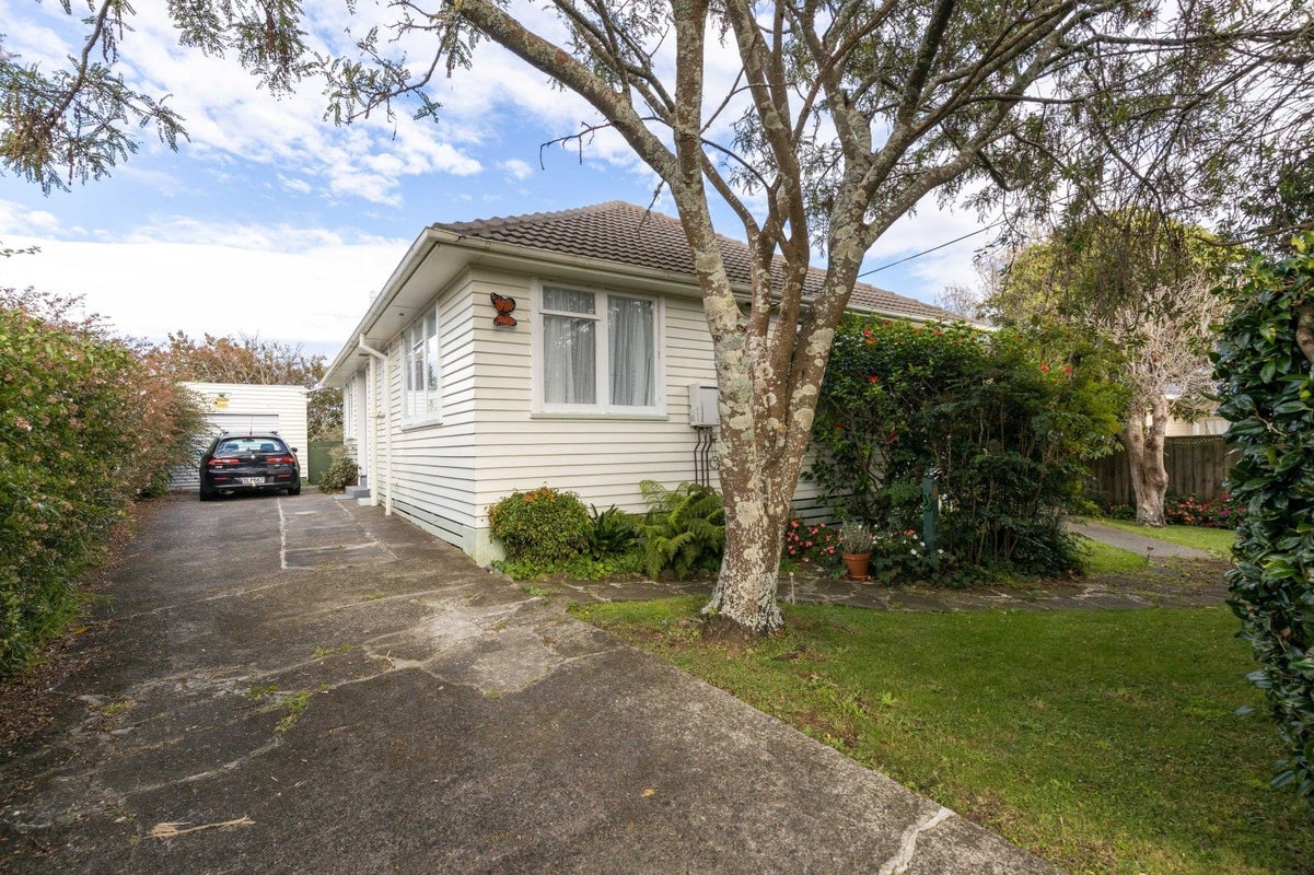 9 Blackmore Street, Lynmouth, New Plymouth - Carousel 1