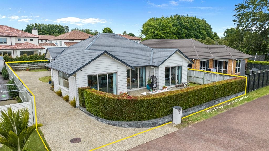 3 Giarni Place, Karaka, Papakura - Carousel 1