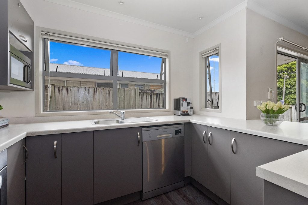 27H Greensboro Street, Hamilton East, Hamilton - Carousel 2