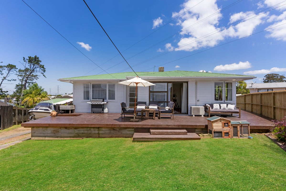 22 Bedford Street, Te Atatu South, Auckland - Carousel 2
