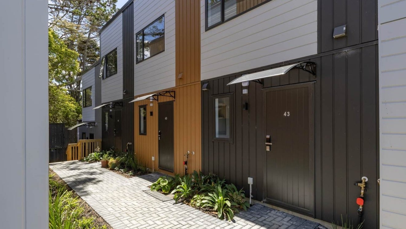 43 Don Oliver Lane, Glen Eden, Auckland - Carousel 1