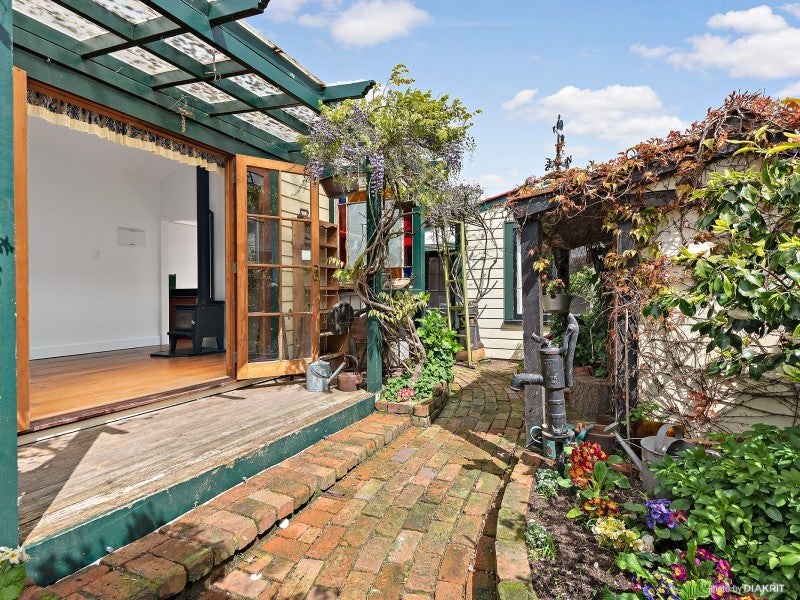 7 Poplar Grove, Thorndon, Wellington - Carousel 2