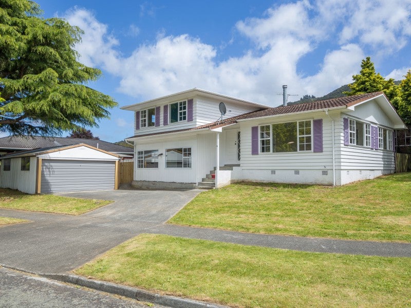 7 Montana Road, Totara Park, Upper Hutt - Carousel 1