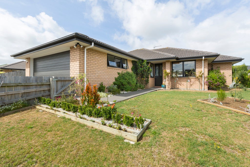 10 Breaker Grove, Waiuku, Waiuku - Carousel 1