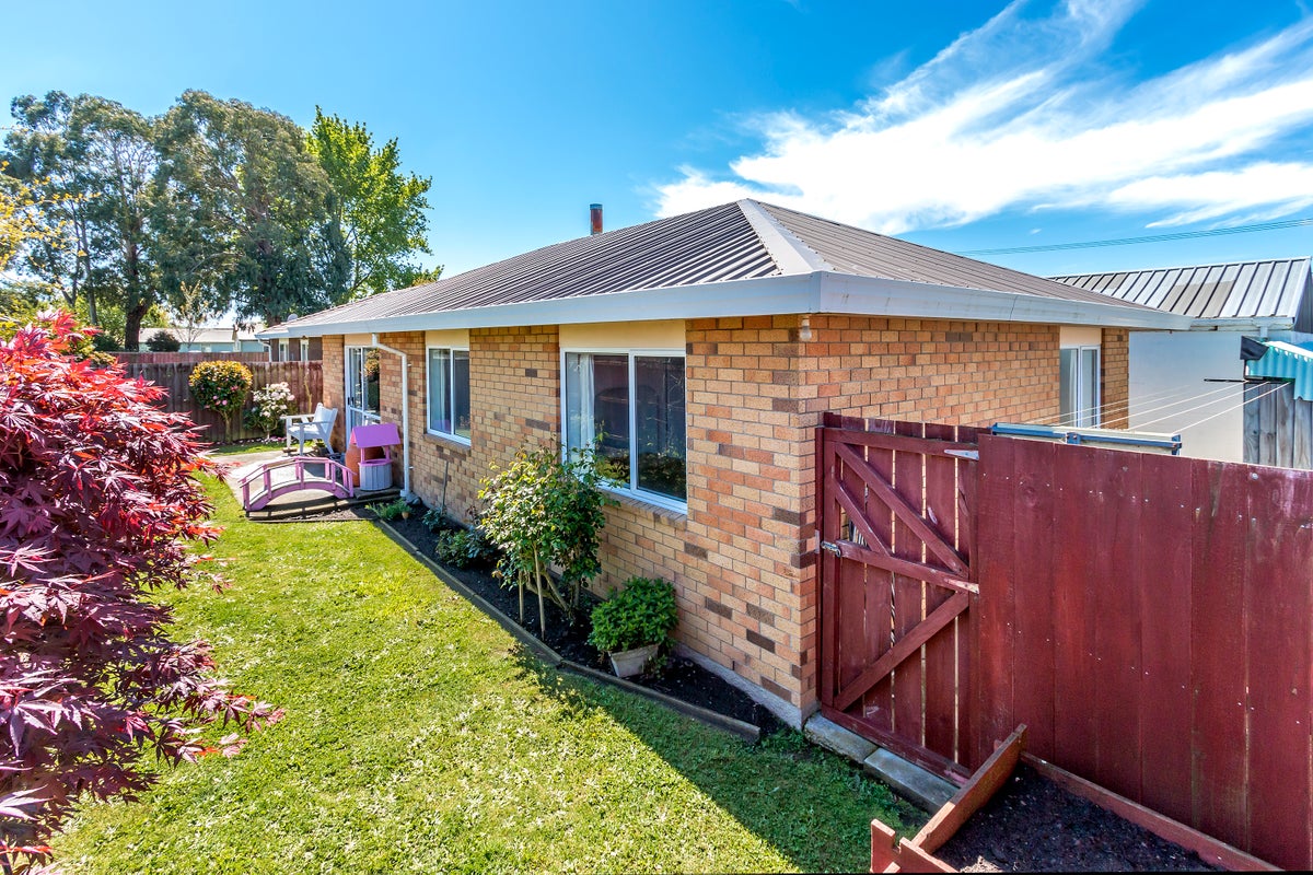 2/139 Gilberthorpes Road, Hei Hei, Christchurch - Carousel 12