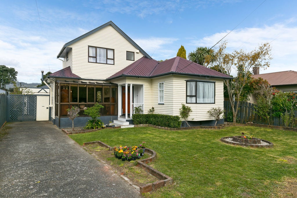 13 St James Avenue, Boulcott, Lower Hutt - Carousel 1