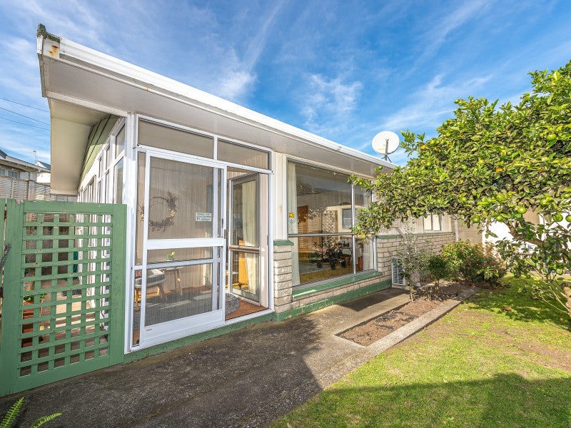 8B Caius Avenue, Gonville, Whanganui - Carousel 1