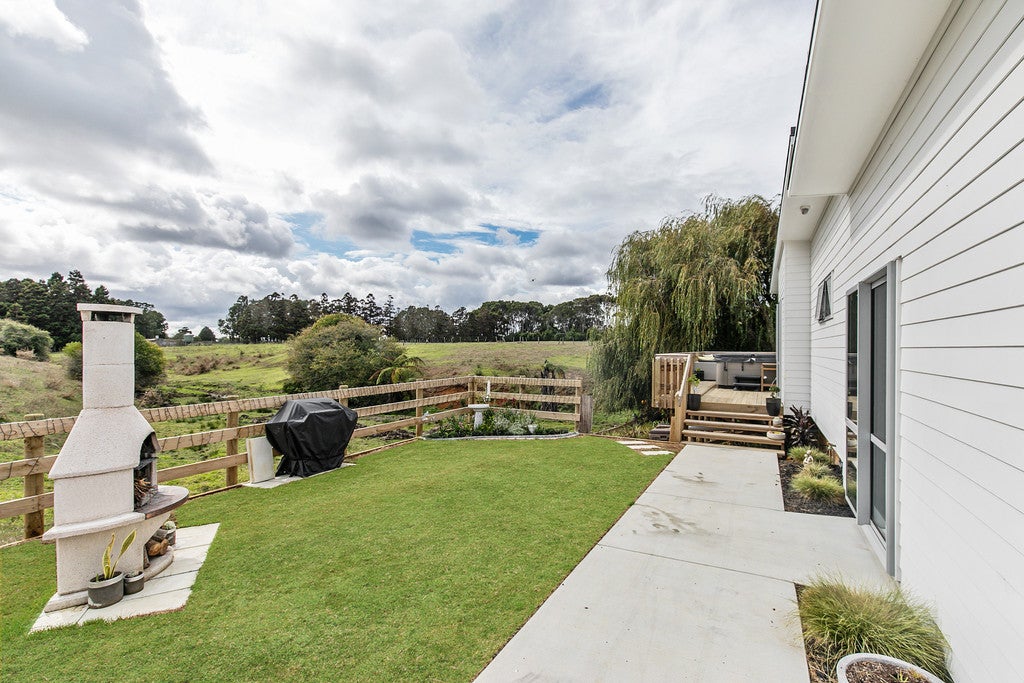 14 Henry Lane, Patumahoe, Pukekohe - Carousel 1