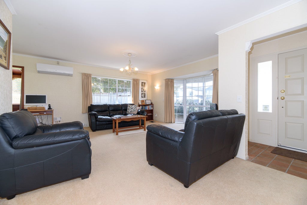 84 Granville Drive, Massey, Auckland - Carousel 2