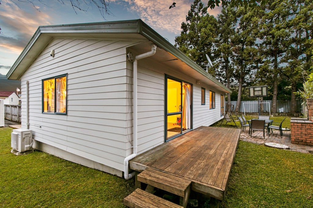44B Woodside Road, Massey, Auckland - Carousel 1