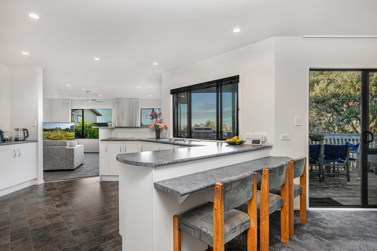 66 Waiora Road, Stanmore Bay, Whangaparaoa - Carousel 2