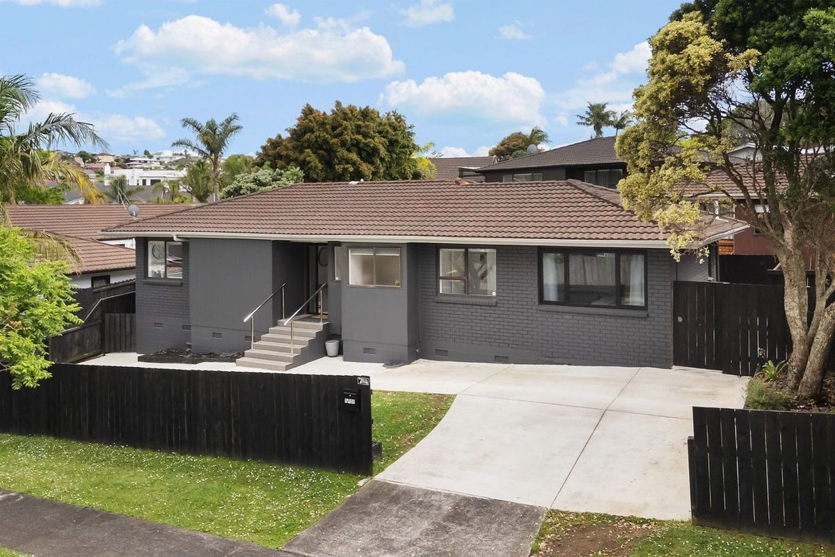 1/131 Botany Road, Botany Downs, Auckland - Carousel 1