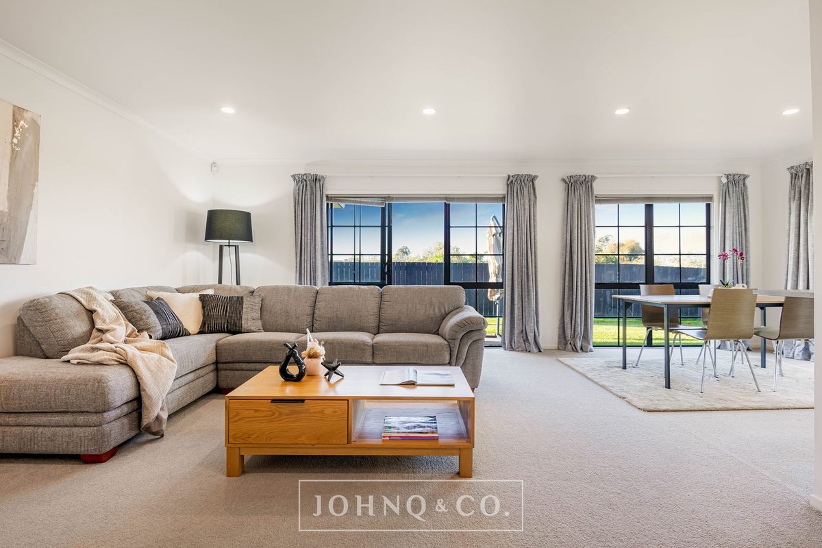 27 Opawa Crescent, Favona, Auckland - Carousel 2