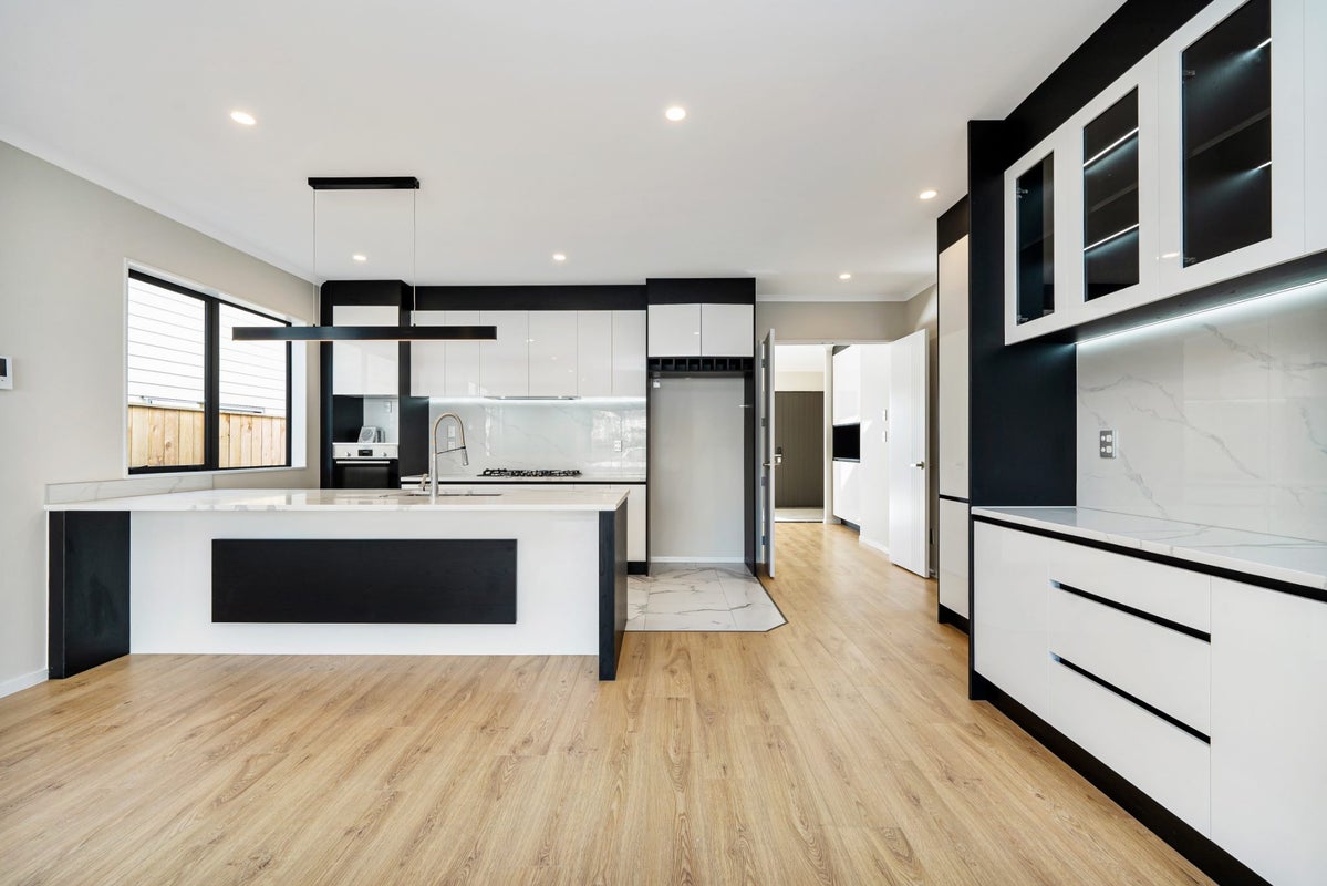 17 Uru Drive, Flat Bush, Auckland - Carousel 2