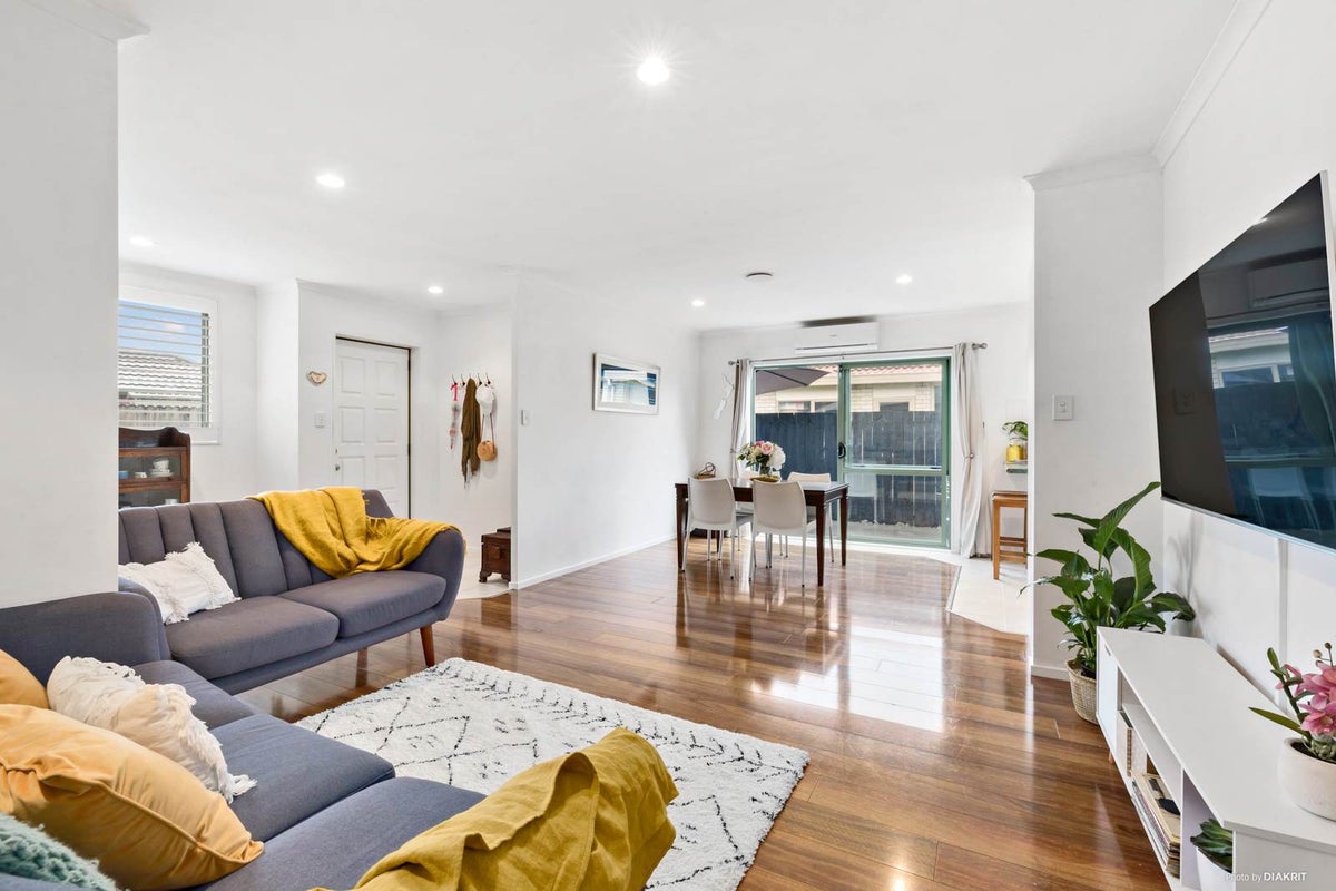 12 Anton Place, Takanini, Auckland - Carousel 2