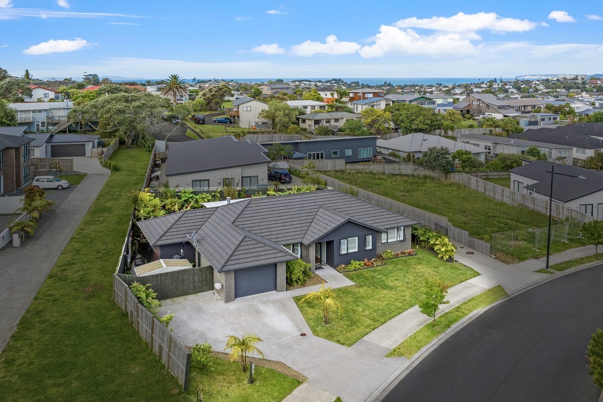 39 Surf View Crescent, Red Beach, Red Beach - Carousel 1