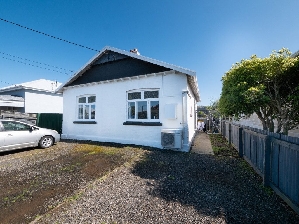 38 Hargest Crescent, Saint Kilda, Dunedin - Carousel 1