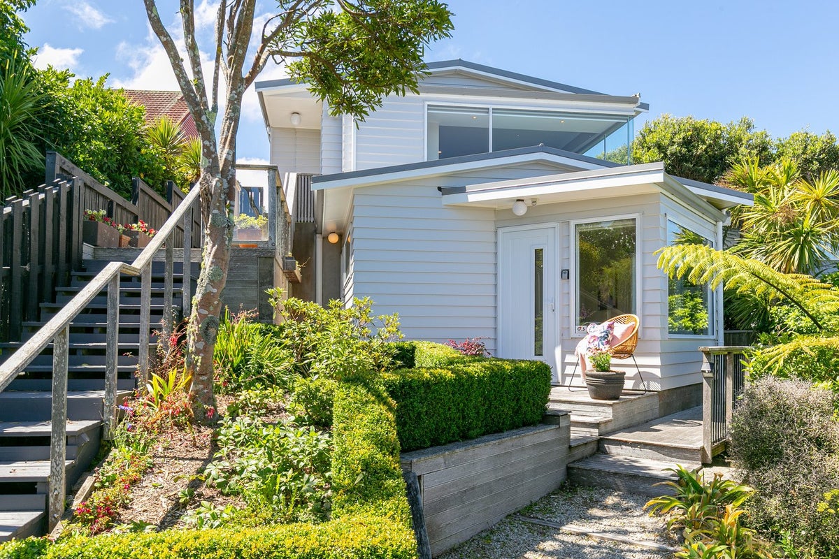 102A Homebush Road, Khandallah, Wellington - Carousel 2