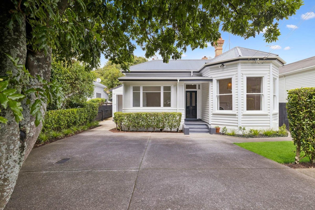 6 Akiraho Street, Mount Eden, Auckland - Carousel 1