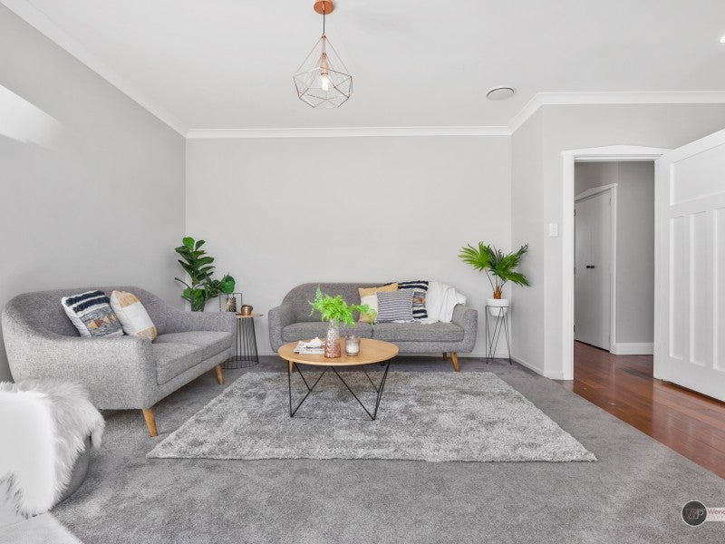 231 The Esplanade, Petone, Lower Hutt - Carousel 2