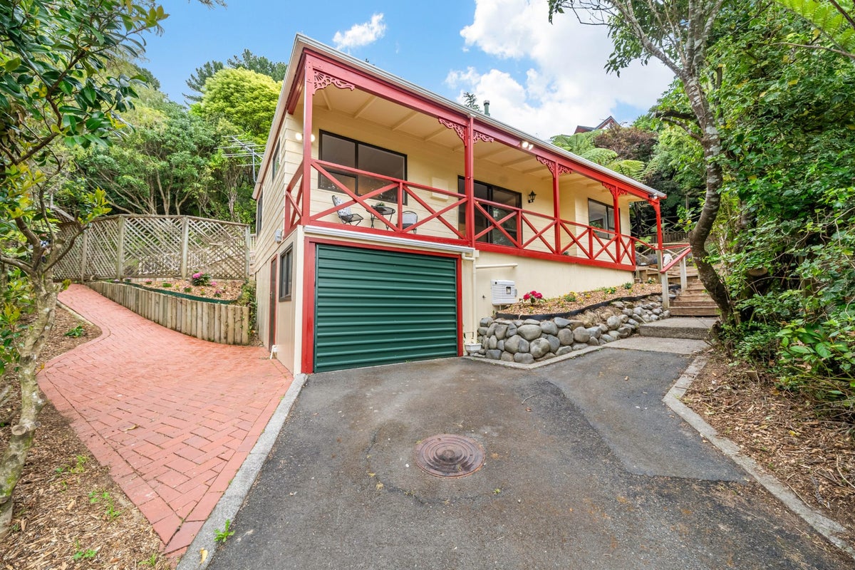 79 Sunbrae Drive, Silverstream, Upper Hutt - Carousel 1