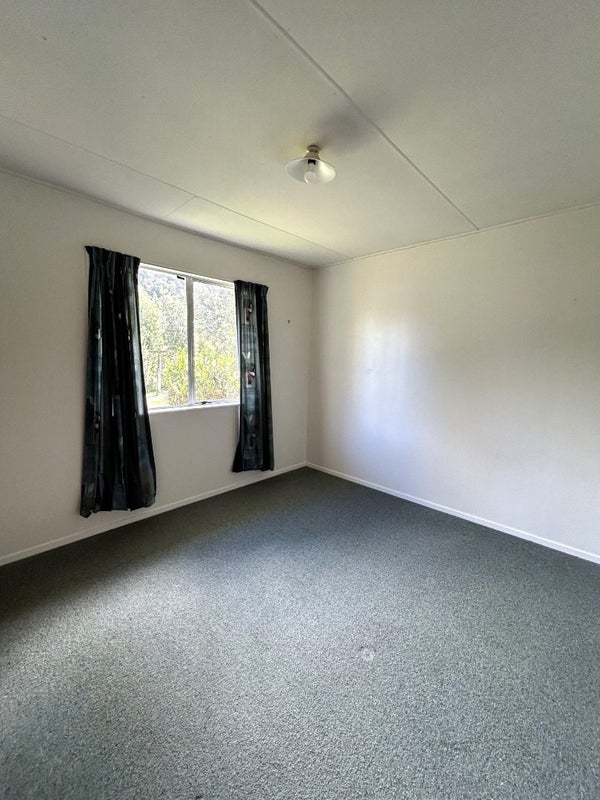 37 Churchill Crescent, Featherston - Carousel 10