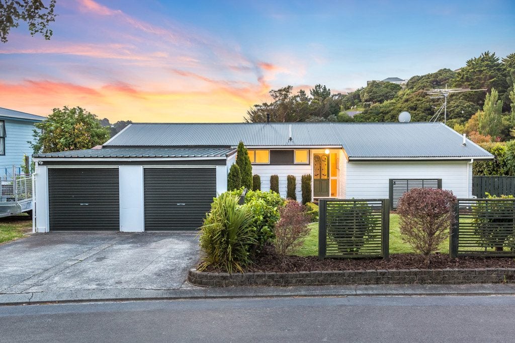 47 Hicks Close, Whitby, Porirua - Carousel 1