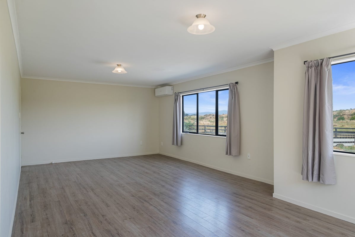 118 Strathnaver Drive, Waikawa Beach, Levin - Carousel 2