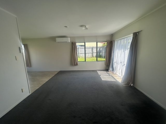 11 Waylen Place, Burswood, Auckland - Carousel 2