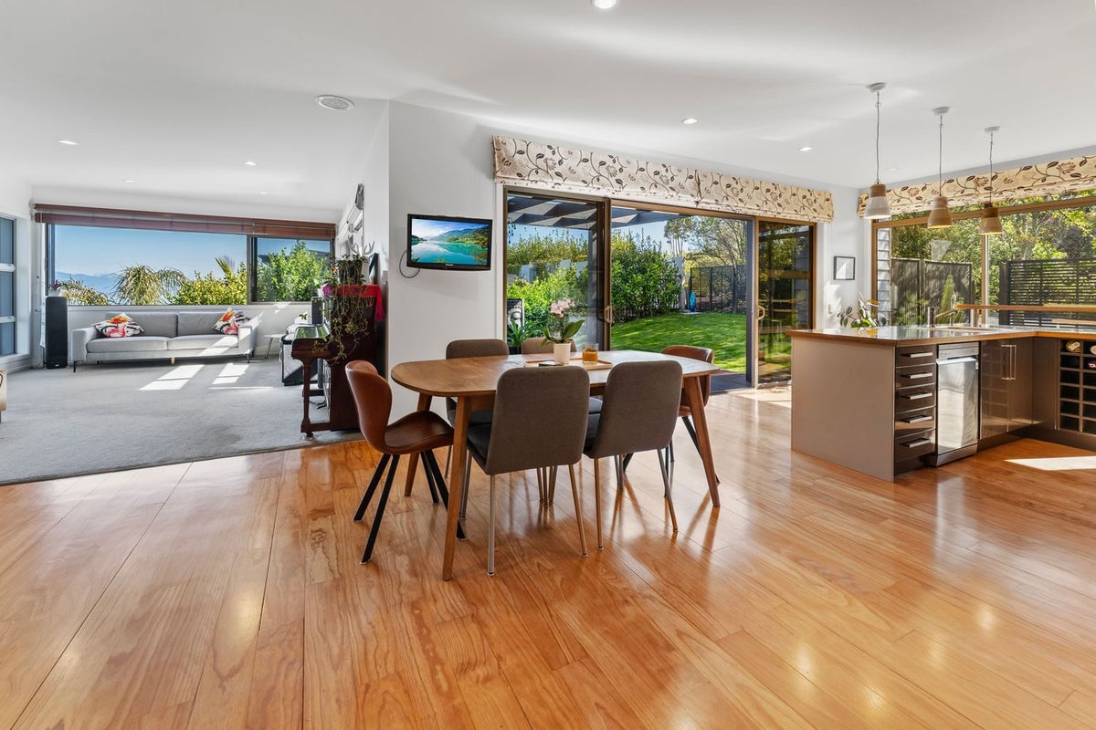 1 Commodore Place, Britannia Heights, Nelson - Carousel 2