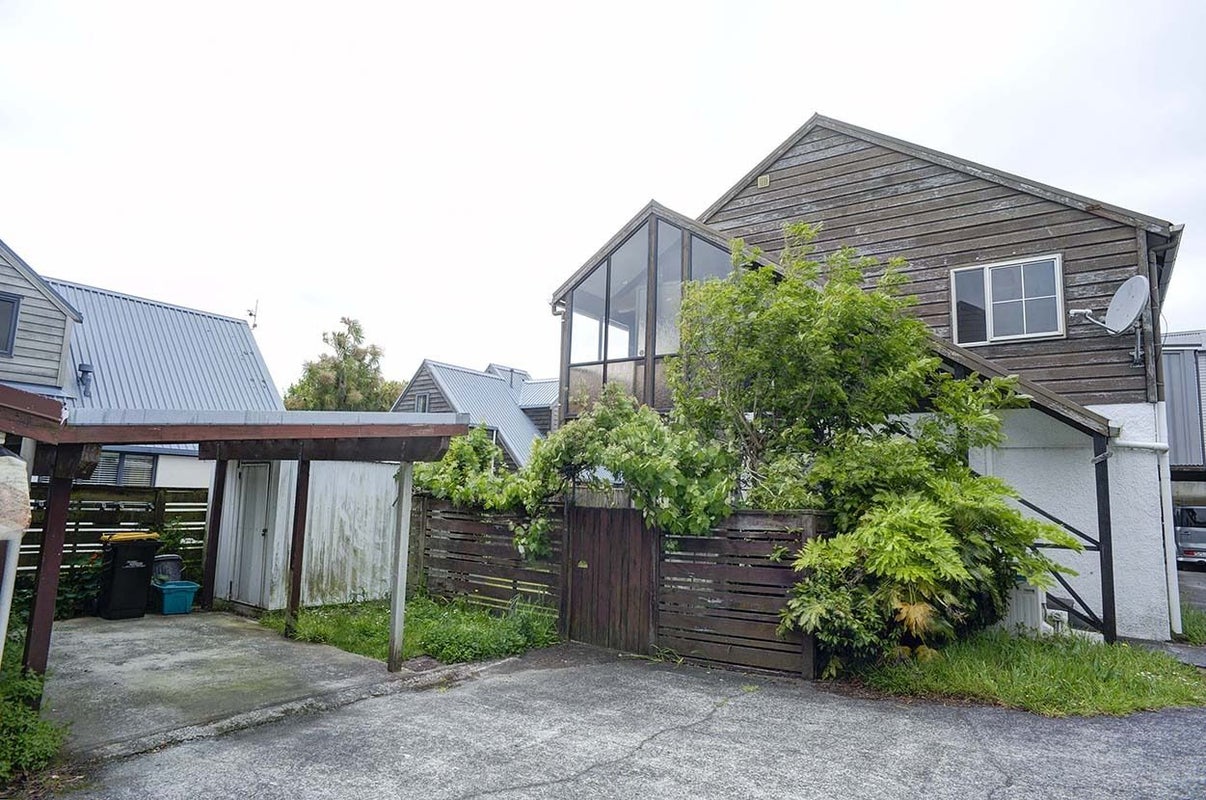 4F Earp Street, Johnsonville, Wellington - Carousel 18