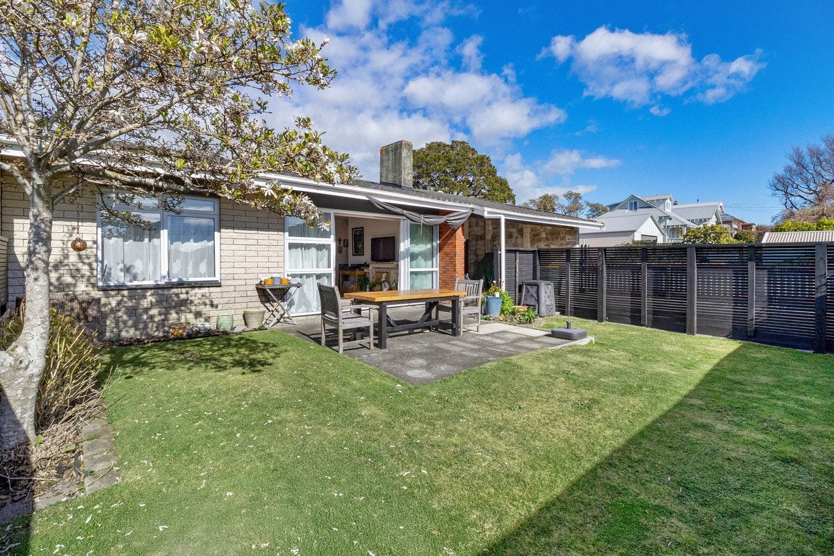 15 Barrett Street, Westown, New Plymouth - Carousel 2