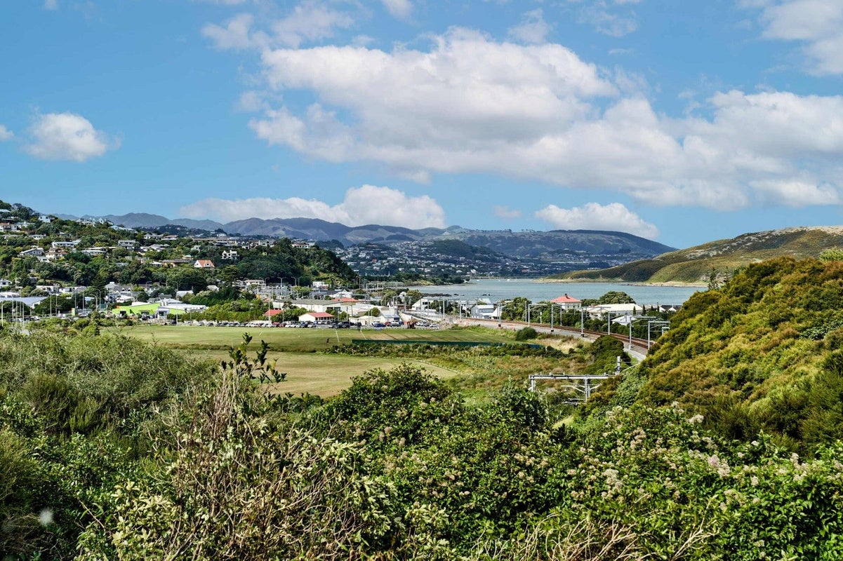25 Corlett Road, Plimmerton, Porirua - Carousel 1