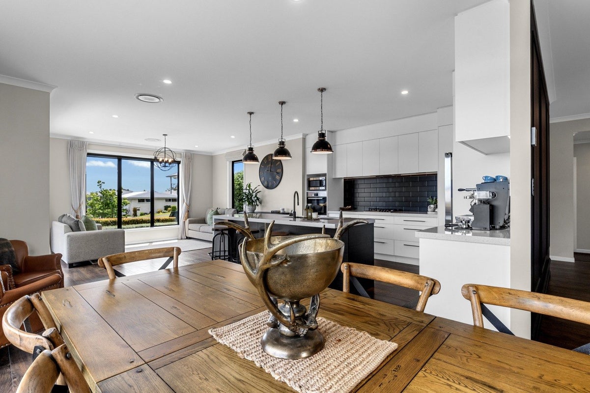 10 Benmore Crescent, Pyes Pa, Tauranga - Carousel 2