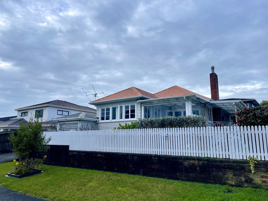 1 Camellia Place, Mount Roskill, Auckland - Carousel 2