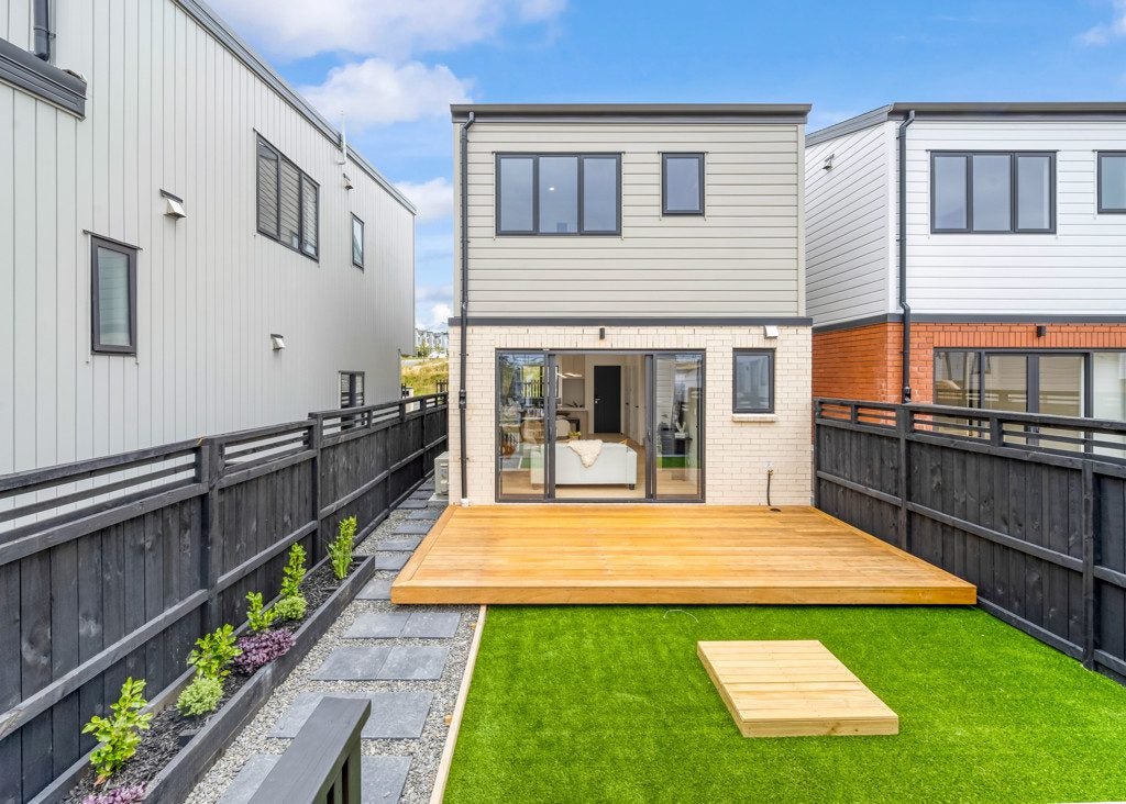 32 Toetoe Street, Westgate, Auckland - Carousel 1