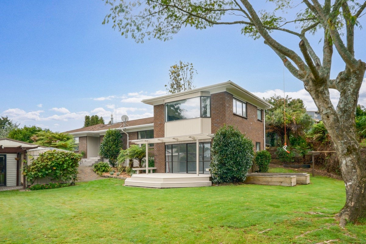 12 Buchanan Place, Sunnybrook, Rotorua - Carousel 1